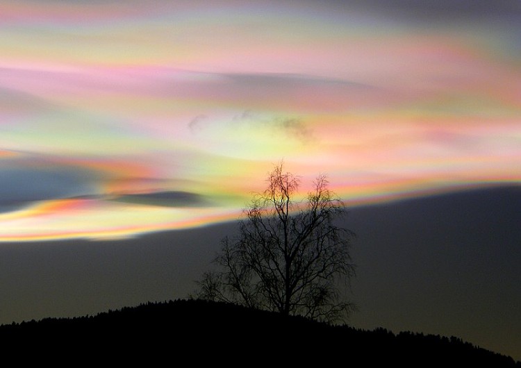 Polar Stratospheric Clouds, zdroj: Wikimedia Commons